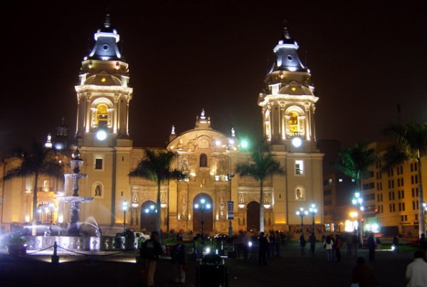Catedral de Lima, Plaza de armas